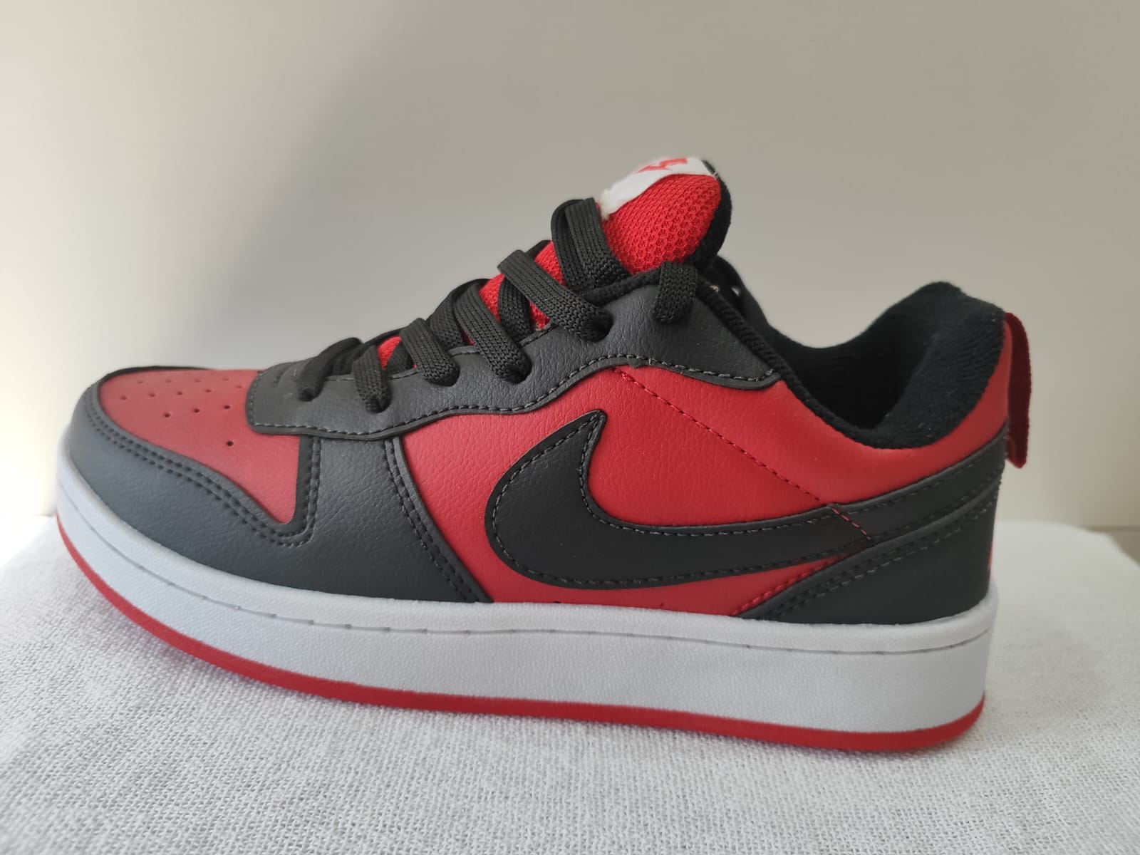 Nike Court Borough Low